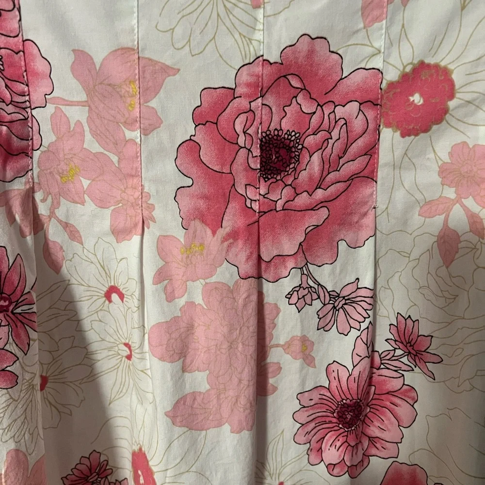 A Reitmans floral skirt in size 8 petites - Picture 3 of 7